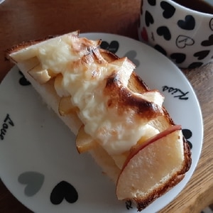 りんごとバナナのチーズトースト